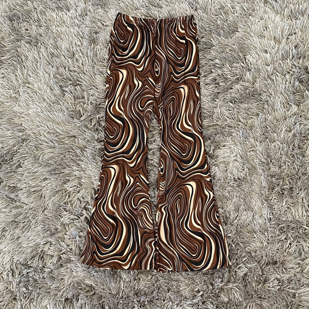 SHEIN - Girls Allover Marble Print Flare Leg Pants - Picture 2 of 6